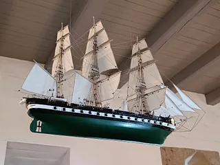Kirkens nye kirkeskib - model af fregatten Jylland (1980)